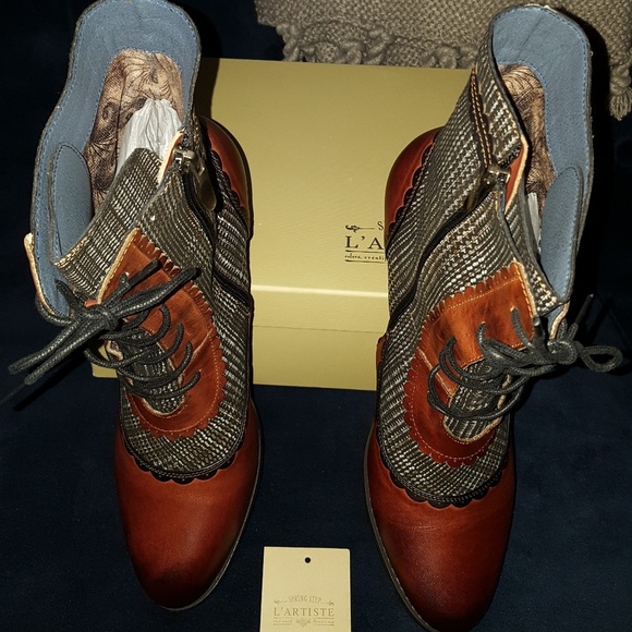 (SOLD) L' Artiste Shoes - Picture 7 of 8